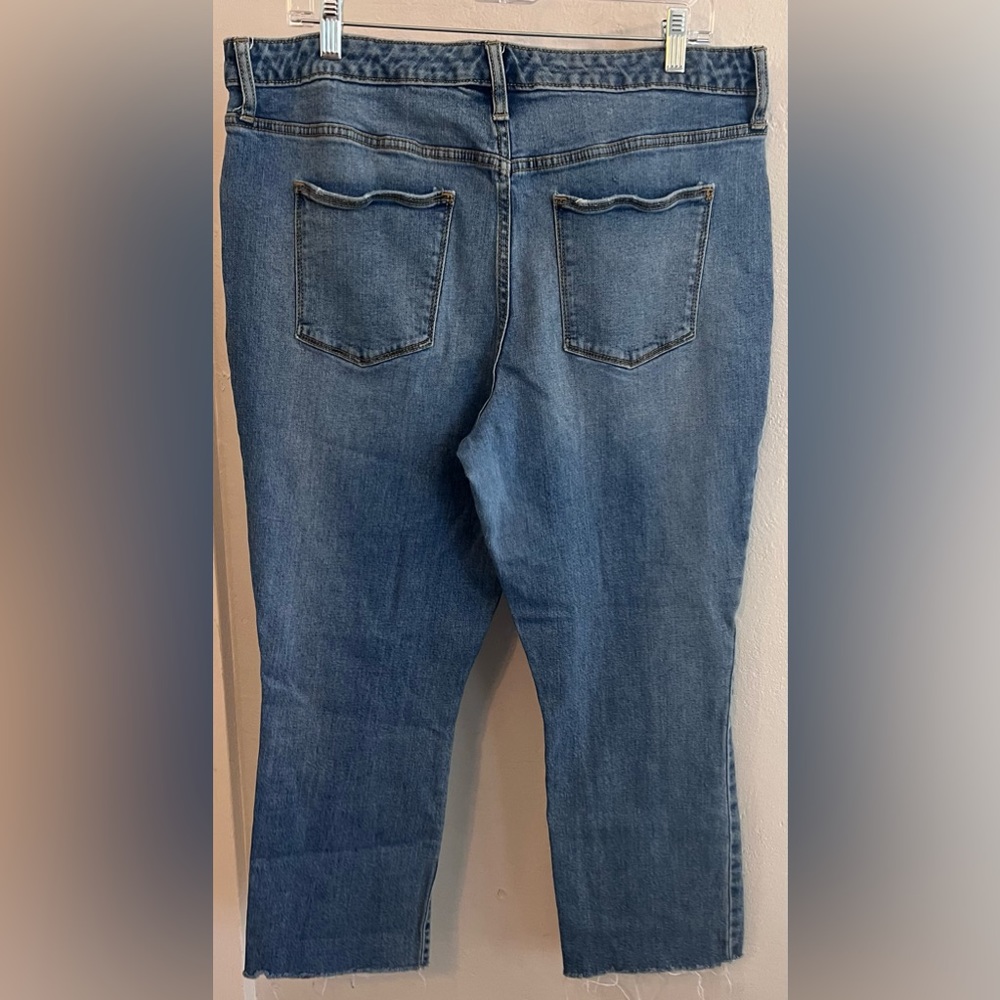 Universal Thread Cropped Jeans - Picture 2 of 4